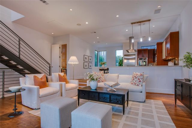433 Trinity River Circle, Dallas, TX 75203