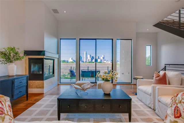 433 Trinity River Circle, Dallas, TX 75203