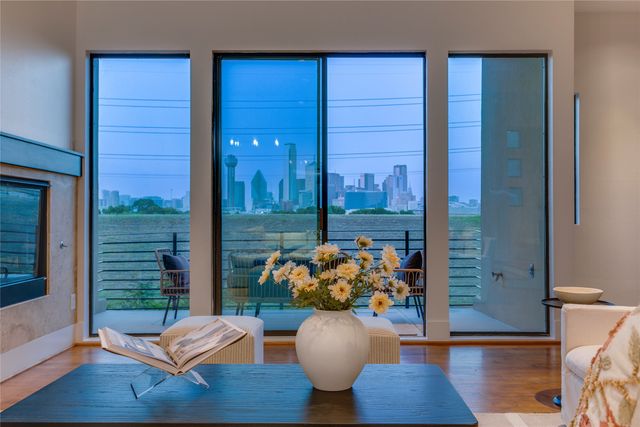 433 Trinity River Circle, Dallas, TX 75203