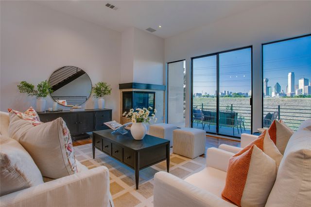 433 Trinity River Circle, Dallas, TX 75203