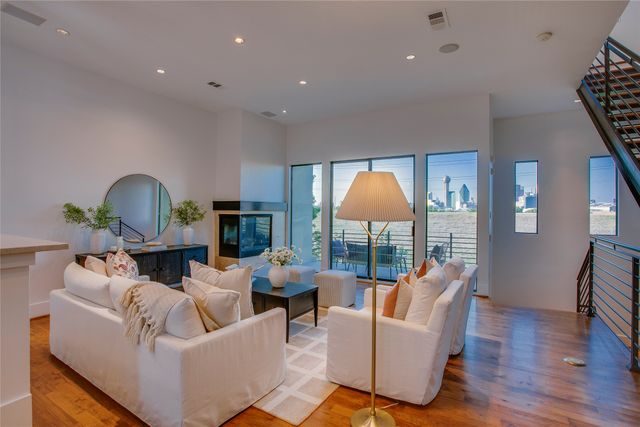 433 Trinity River Circle, Dallas, TX 75203