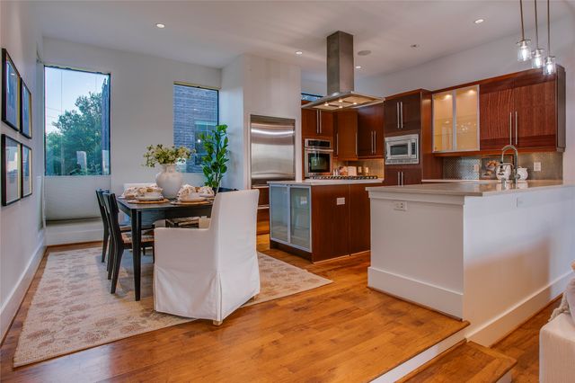 433 Trinity River Circle, Dallas, TX 75203