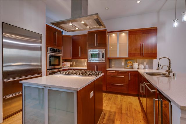 433 Trinity River Circle, Dallas, TX 75203