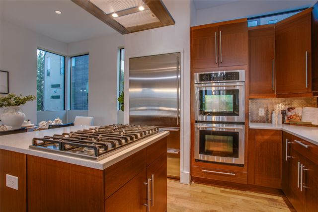 433 Trinity River Circle, Dallas, TX 75203