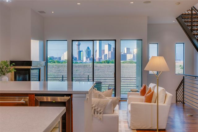 433 Trinity River Circle, Dallas, TX 75203