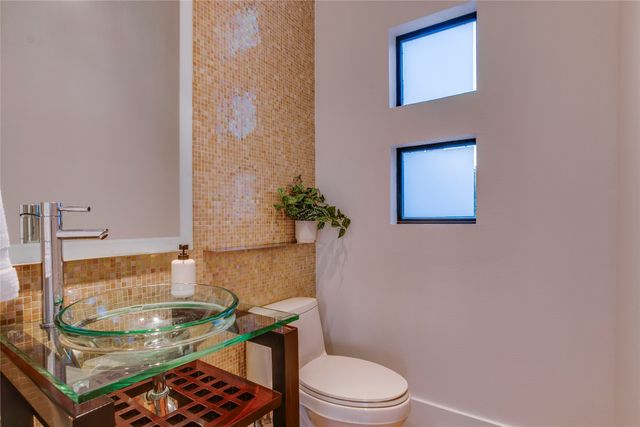433 Trinity River Circle, Dallas, TX 75203