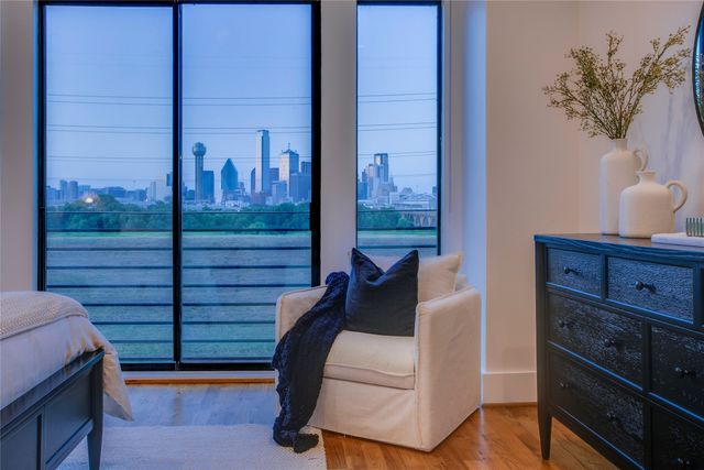 433 Trinity River Circle, Dallas, TX 75203