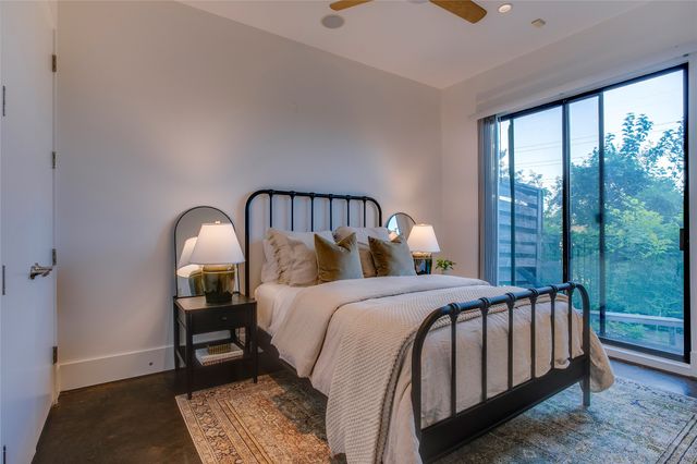 433 Trinity River Circle, Dallas, TX 75203