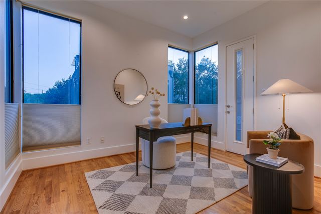 433 Trinity River Circle, Dallas, TX 75203