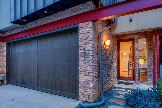 433 Trinity River Circle, Dallas, TX 75203
