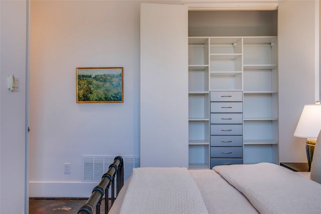 433 Trinity River Circle, Dallas, TX 75203