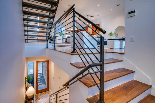 433 Trinity River Circle, Dallas, TX 75203