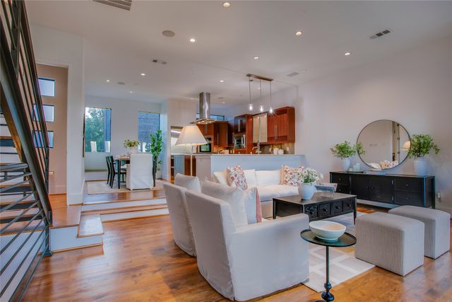 433 Trinity River Circle, Dallas, TX 75203