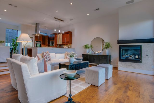 433 Trinity River Circle, Dallas, TX 75203