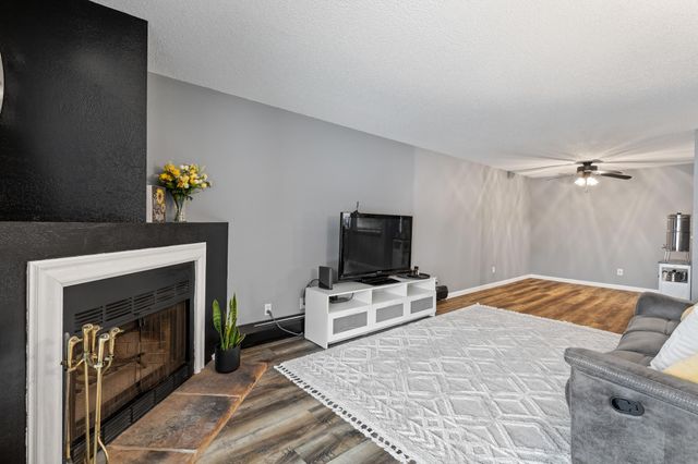 3850 Plymouth Boulevard 223, Plymouth, MN 55446