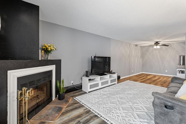 3850 Plymouth Boulevard 223, Plymouth, MN 55446