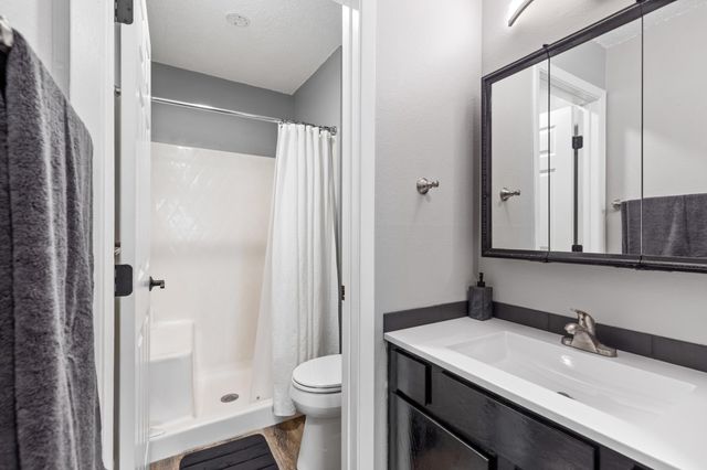 3850 Plymouth Boulevard 223, Plymouth, MN 55446