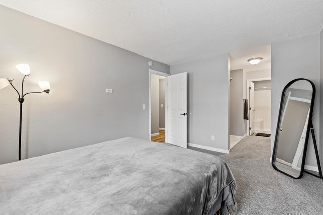 3850 Plymouth Boulevard 223, Plymouth, MN 55446