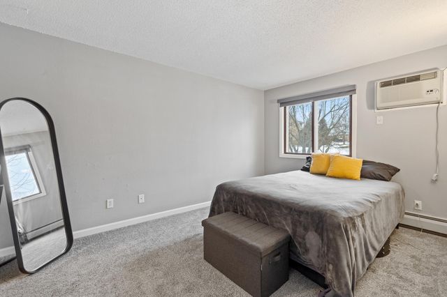 3850 Plymouth Boulevard 223, Plymouth, MN 55446