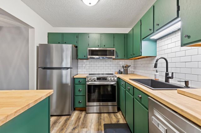 3850 Plymouth Boulevard 223, Plymouth, MN 55446