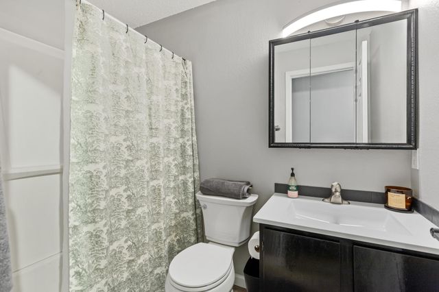 3850 Plymouth Boulevard 223, Plymouth, MN 55446