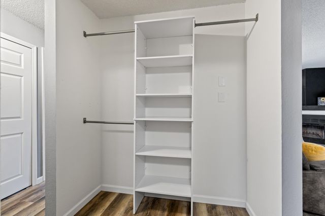 3850 Plymouth Boulevard 223, Plymouth, MN 55446