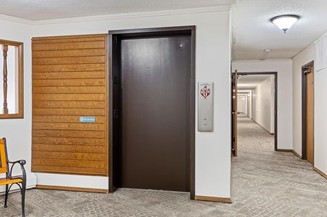 3850 Plymouth Boulevard 223, Plymouth, MN 55446