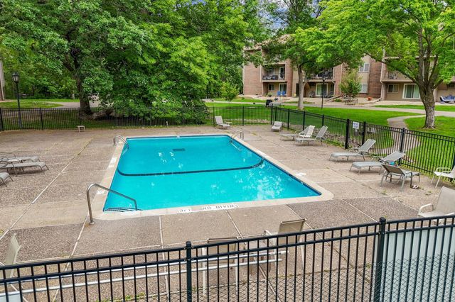 3850 Plymouth Boulevard 223, Plymouth, MN 55446