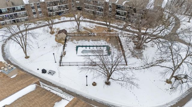 3850 Plymouth Boulevard 223, Plymouth, MN 55446