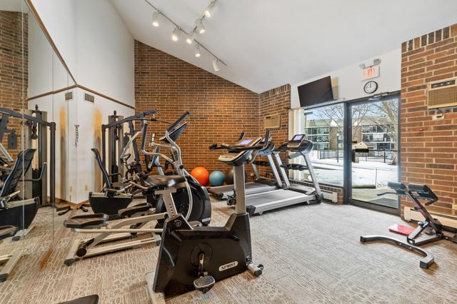 3850 Plymouth Boulevard 223, Plymouth, MN 55446