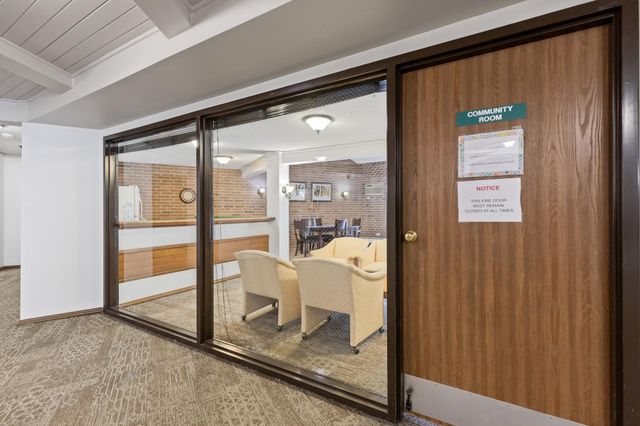 3850 Plymouth Boulevard 223, Plymouth, MN 55446