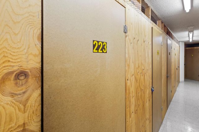 3850 Plymouth Boulevard 223, Plymouth, MN 55446