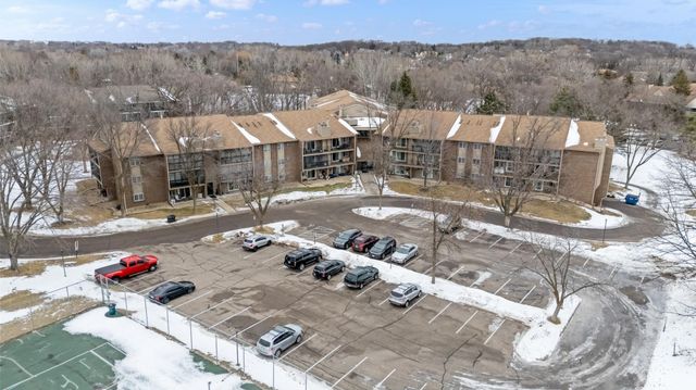 3850 Plymouth Boulevard 223, Plymouth, MN 55446