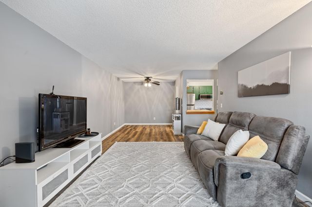 3850 Plymouth Boulevard 223, Plymouth, MN 55446