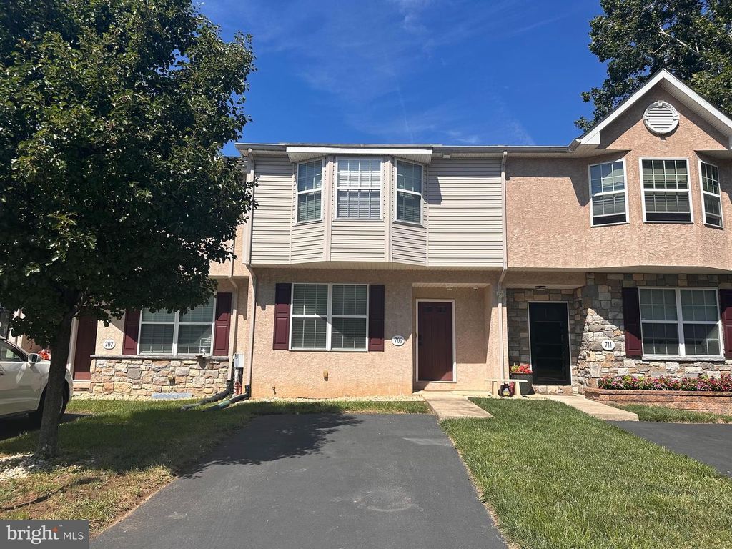 709 E ELM ST, Norristown, PA 19401