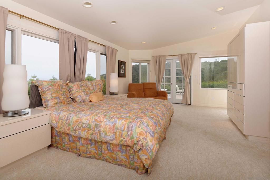 Image 11 of property listing at 7231 Rue MIchael, La Jolla, CA 92037