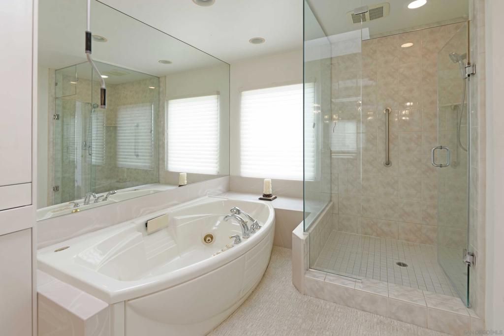 Image 14 of property listing at 7231 Rue MIchael, La Jolla, CA 92037
