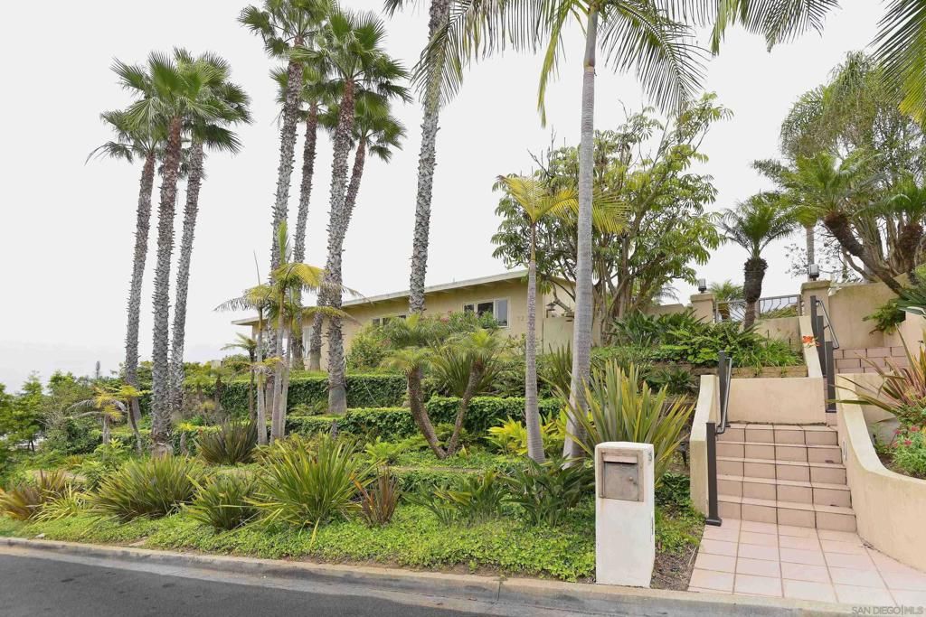 Image 15 of property listing at 7231 Rue MIchael, La Jolla, CA 92037