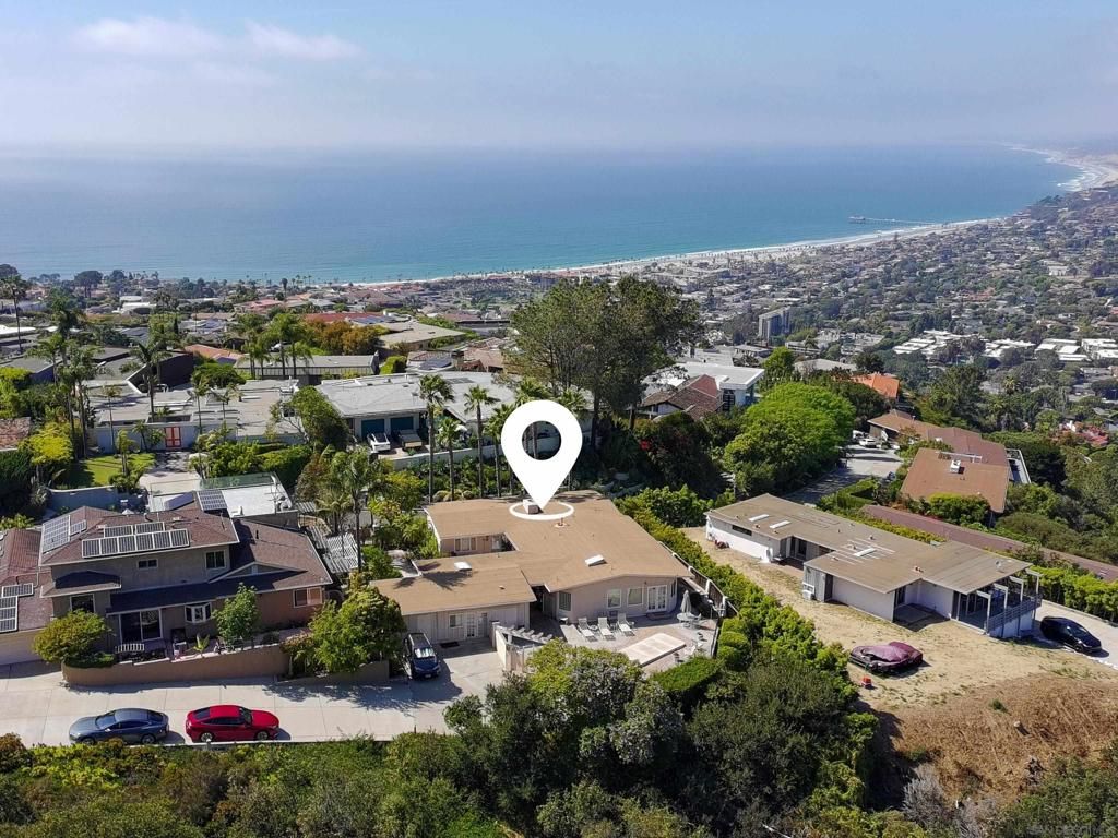 Image 2 of property listing at 7231 Rue MIchael, La Jolla, CA 92037