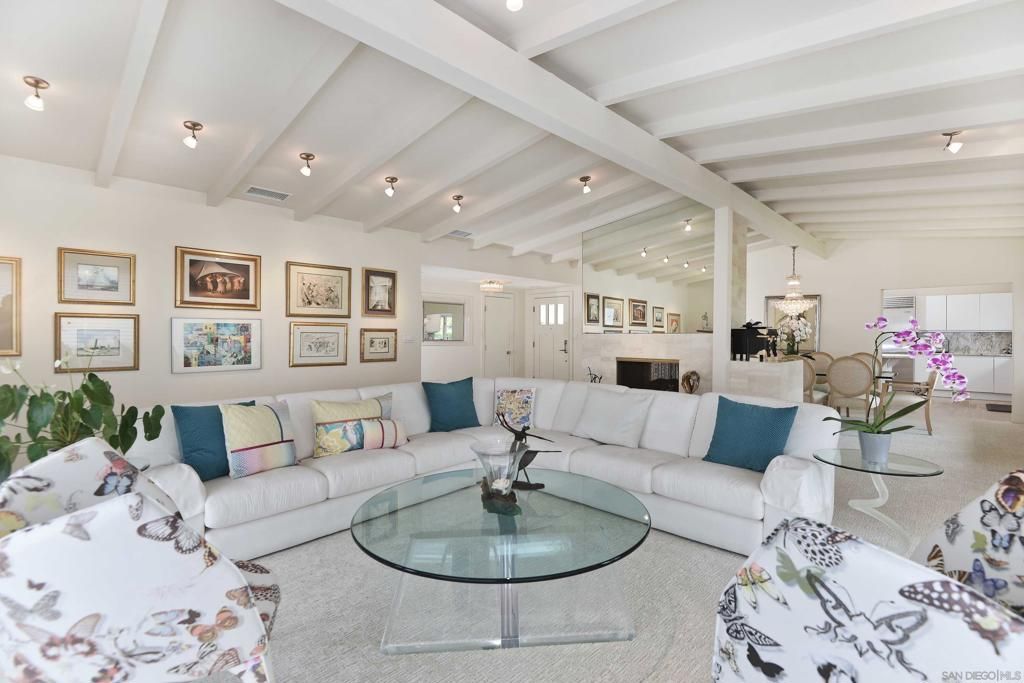 Image 3 of property listing at 7231 Rue MIchael, La Jolla, CA 92037