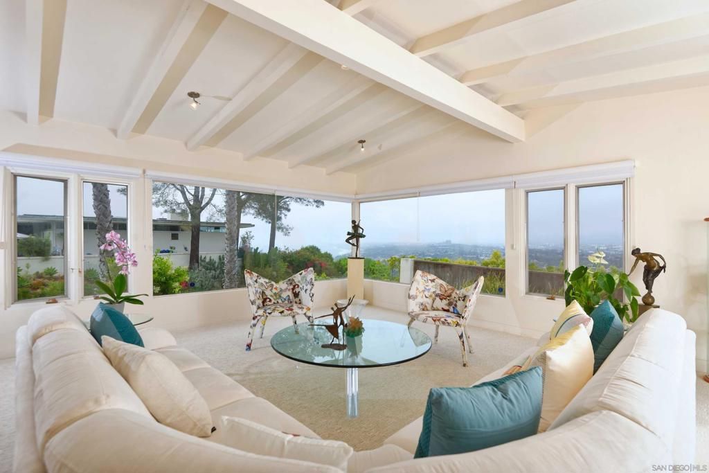 Image 4 of property listing at 7231 Rue MIchael, La Jolla, CA 92037