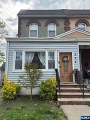 424 Devon Street, Kearny, NJ 07032
