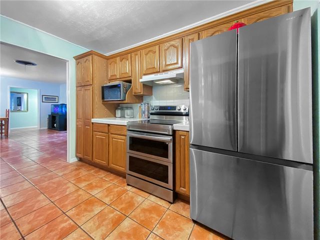 1617 Rose Dr, Alice, TX 78332