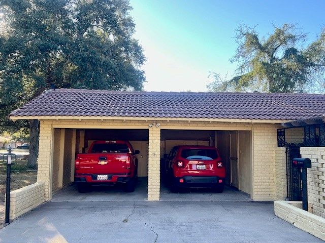 1617 Rose Dr, Alice, TX 78332
