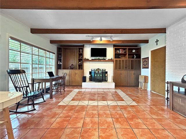 1617 Rose Dr, Alice, TX 78332