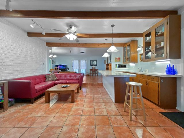 1617 Rose Dr, Alice, TX 78332