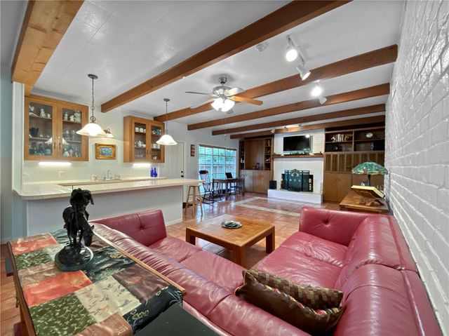 1617 Rose Dr, Alice, TX 78332