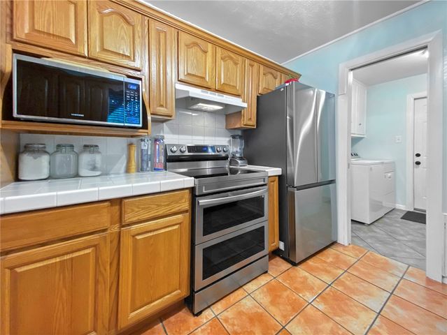 1617 Rose Dr, Alice, TX 78332