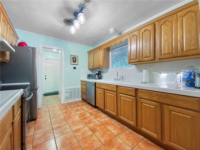 1617 Rose Dr, Alice, TX 78332
