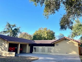 1617 Rose Dr, Alice, TX 78332
